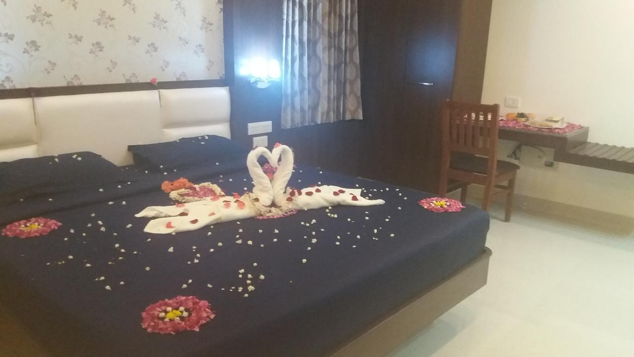Hotel Kr Residency Kānādukāttān Zimmer foto