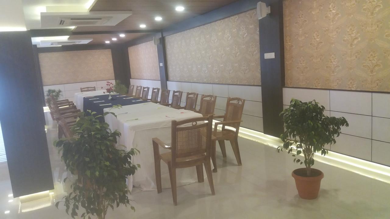 Hotel Kr Residency Kānādukāttān Exterior foto